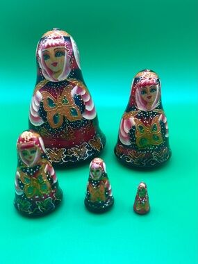 Signed Bell Form Matryoshka Nesting Dolls: 5-Piece Hand Painted Gold Set
